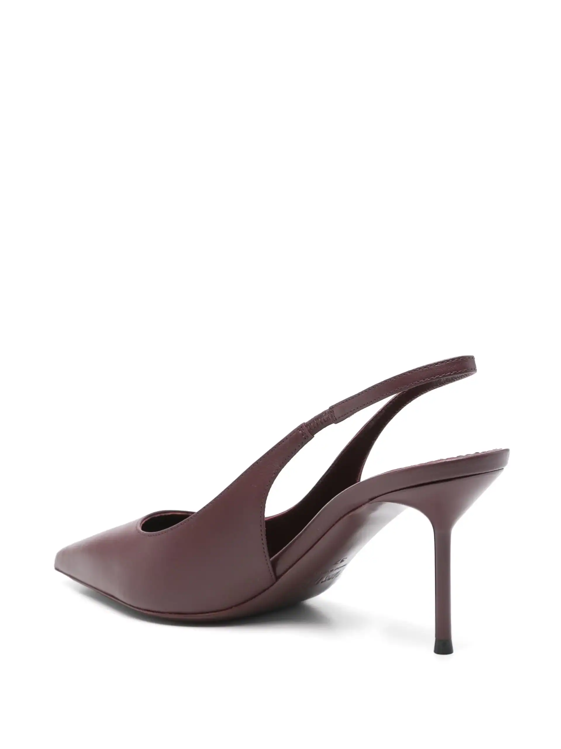 Sapato de salto fino em vinho com design elegante e confortável.