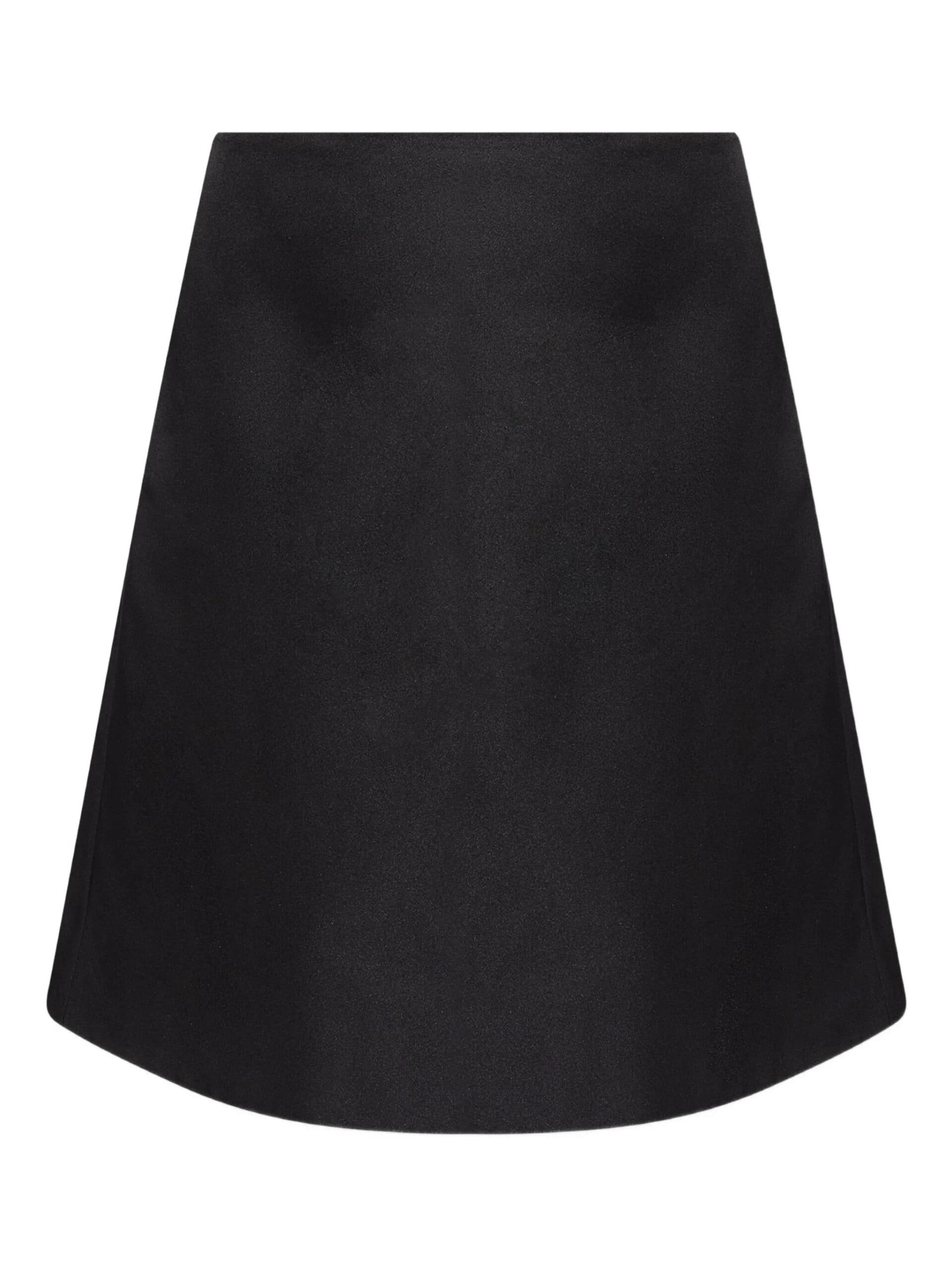 Elegante bota de couro preta para mulher, estilo clássico e confortável.