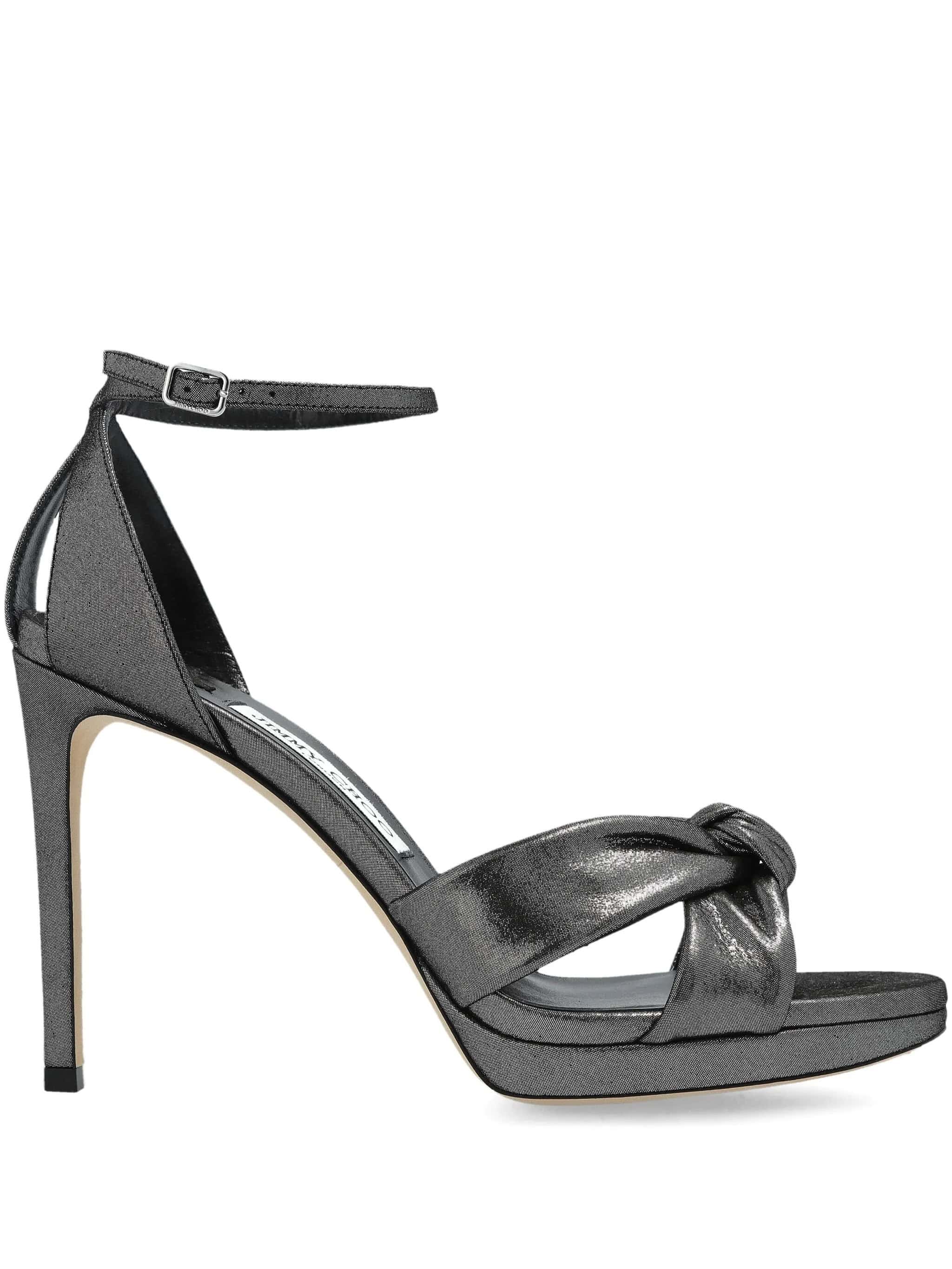 Sapatos femininos de salto fino com atacadores de tecido escuro, design elegante e moderno.