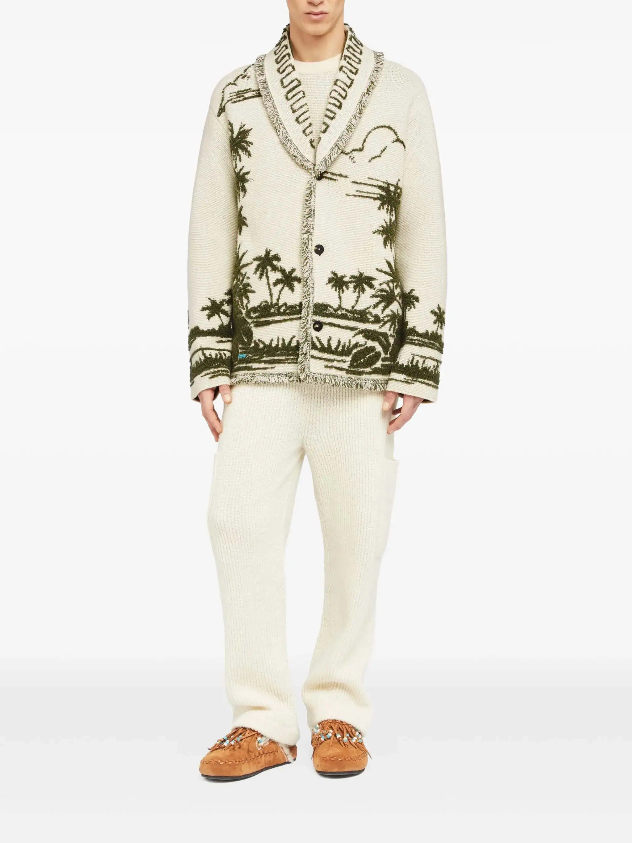 1. Casaco de inverno masculino com padrão de paisagem tropical e detalhes em crochê.