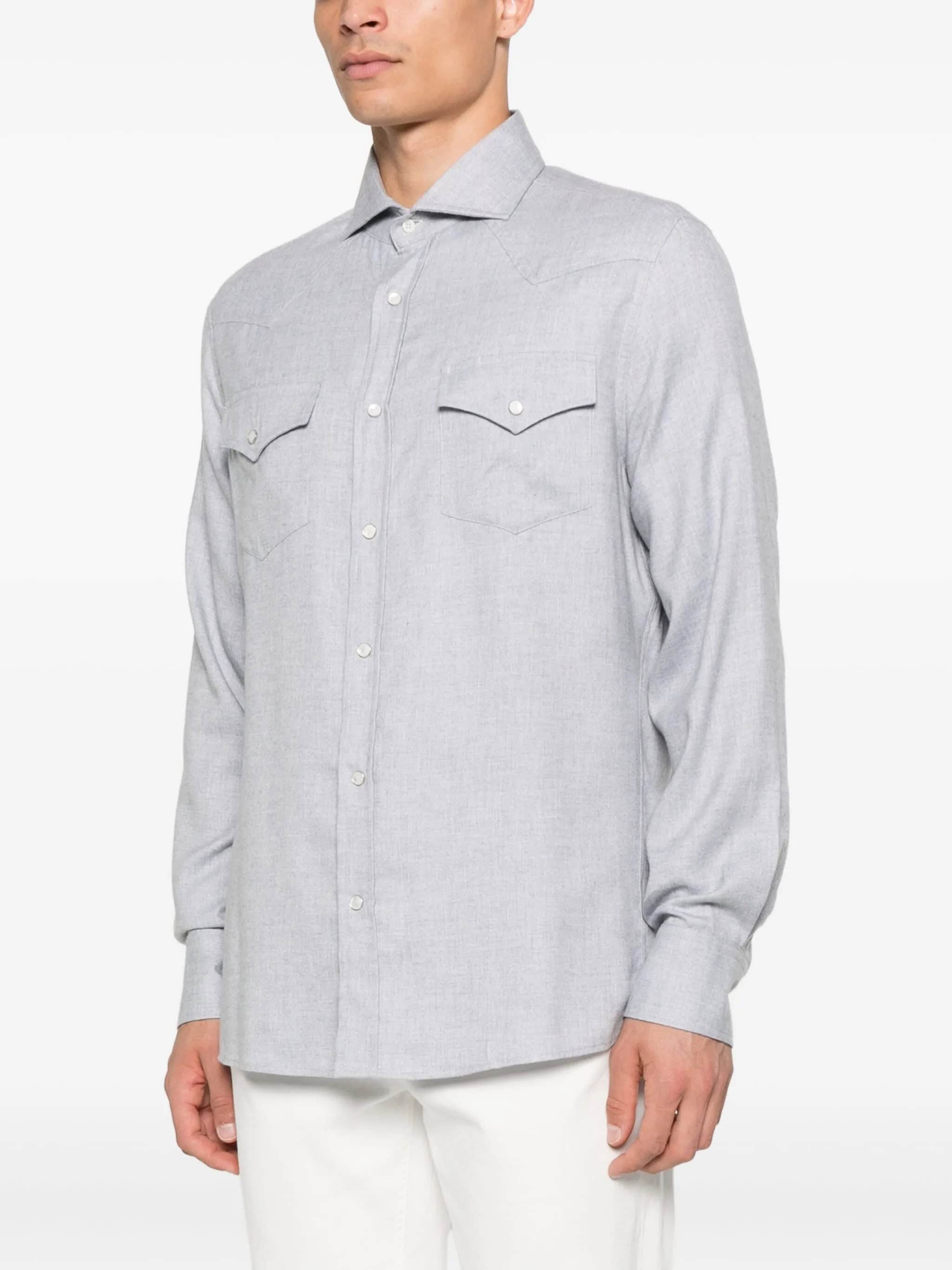 Camisa de algodão cinzenta, estilo casual, para homens modernos e elegantes.