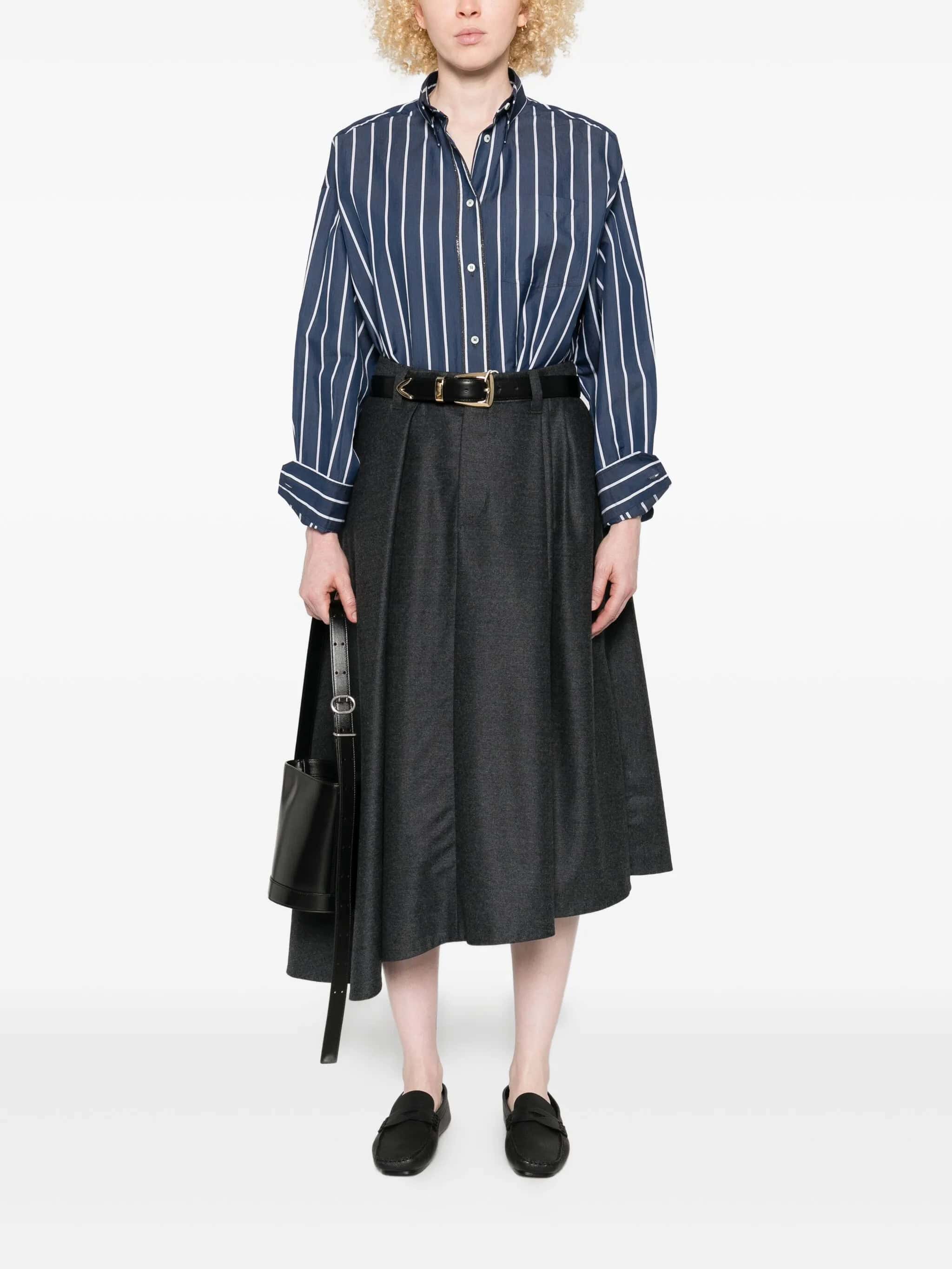 1. Vestido midi de lã com cintura alta e detalhes clássicos para um look elegante.