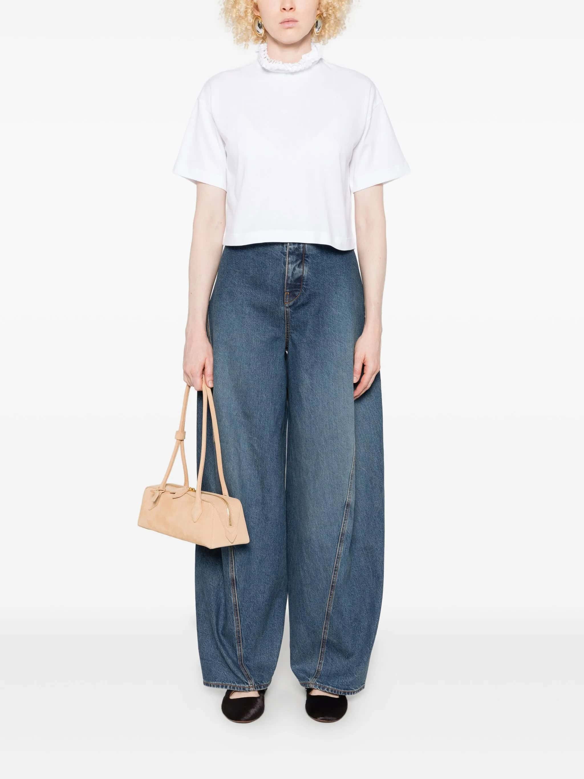 1. Botim de Senhora em Pele Suave com Salto Médio.