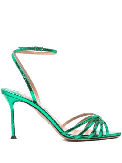 Sandálias de salto em verde com efeito croco, design sofisticado para mulher elegantemente moderna.