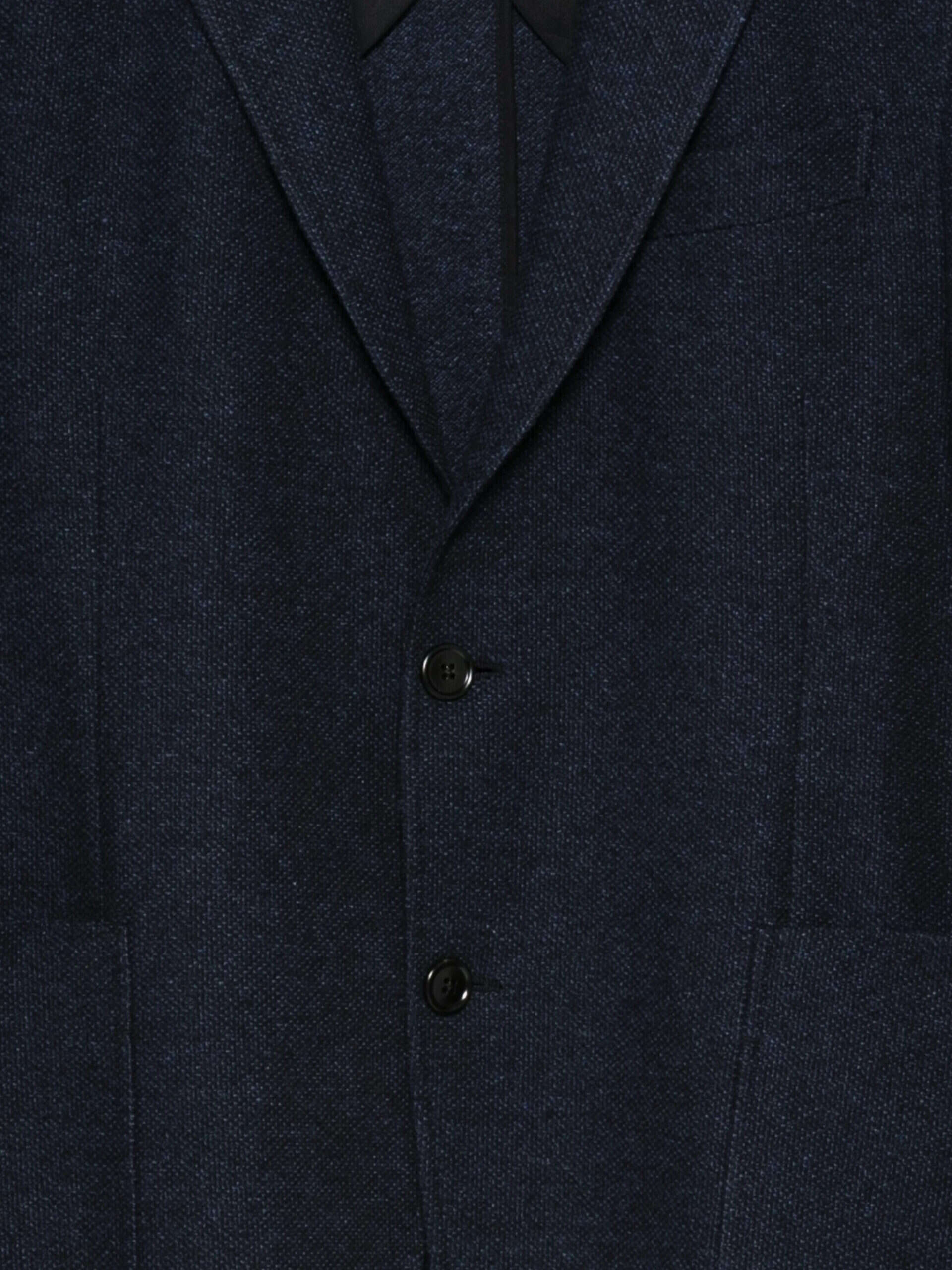 Casaco masculino de lã azul escuro, com corte clássico e botões elegantes.