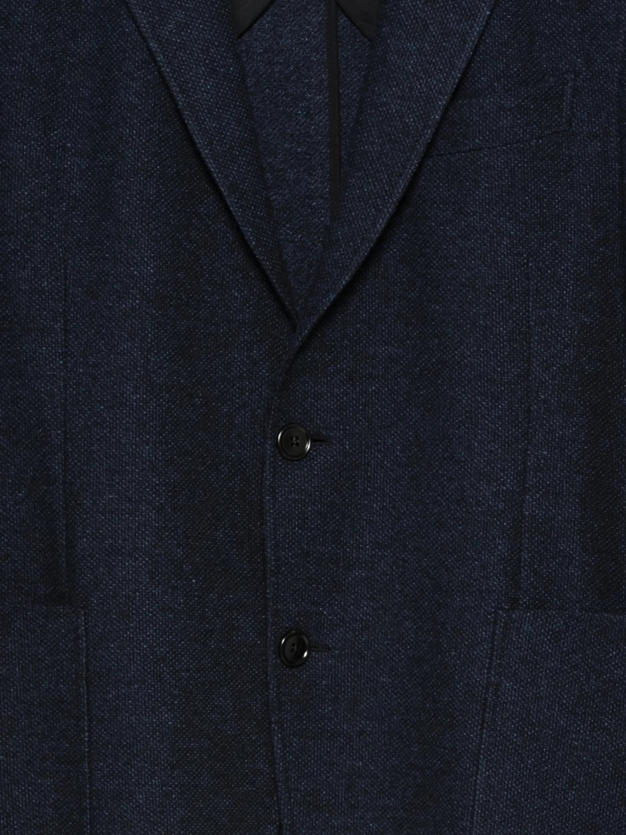 Chaqueta de fato elegante de lã azul escura e detalhes clássicos para homens e mulheres.